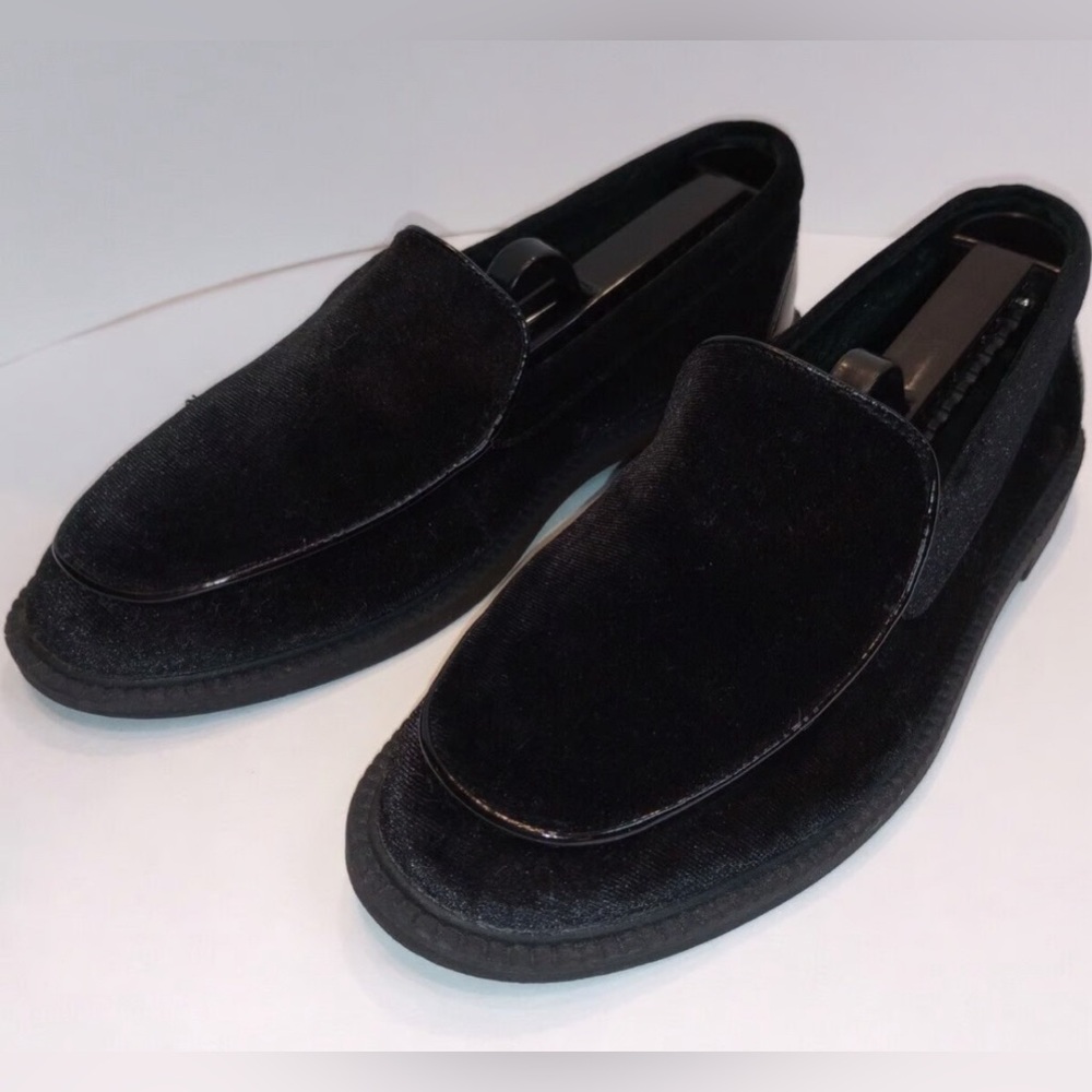 ZARA Velvet finish slipper style shoes. Flexible insoles. Rubber soles.Boys